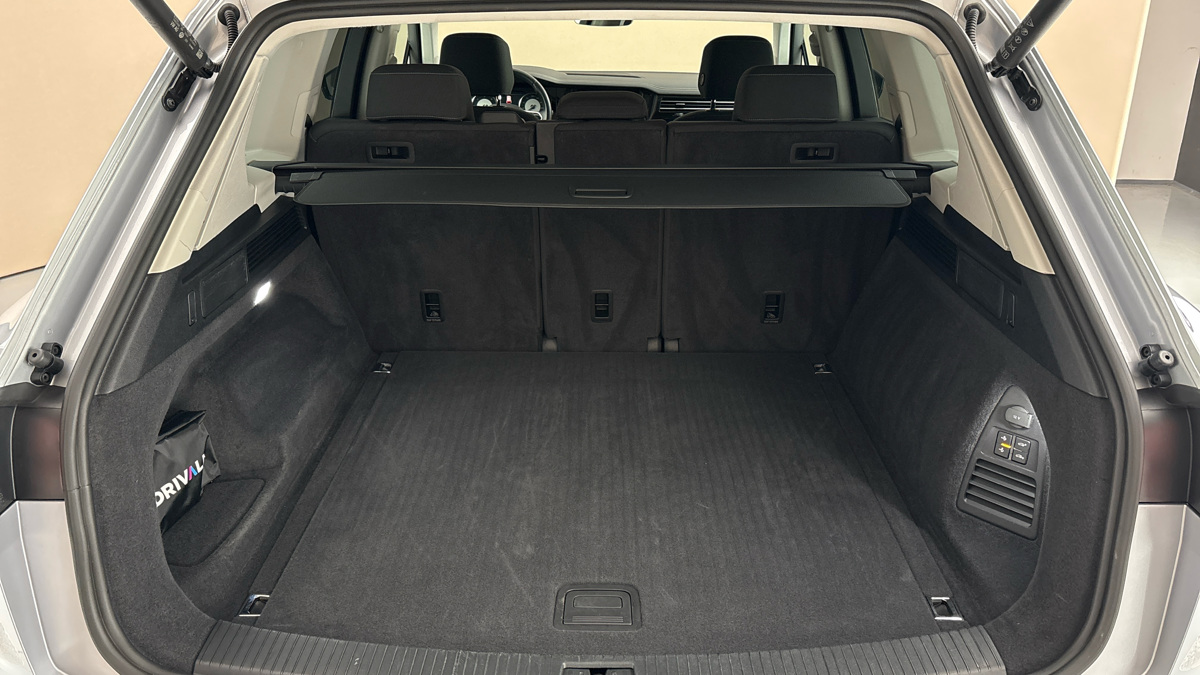 Volkswagen Touareg - 17
