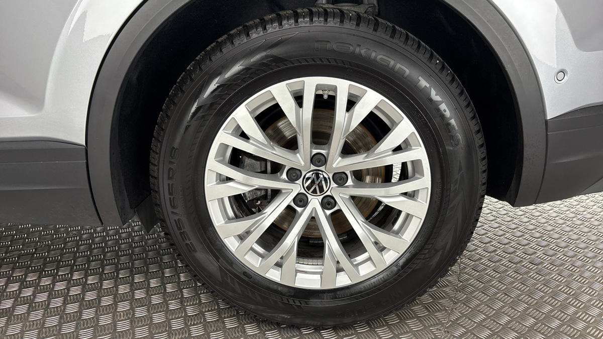 Volkswagen Touareg - 19
