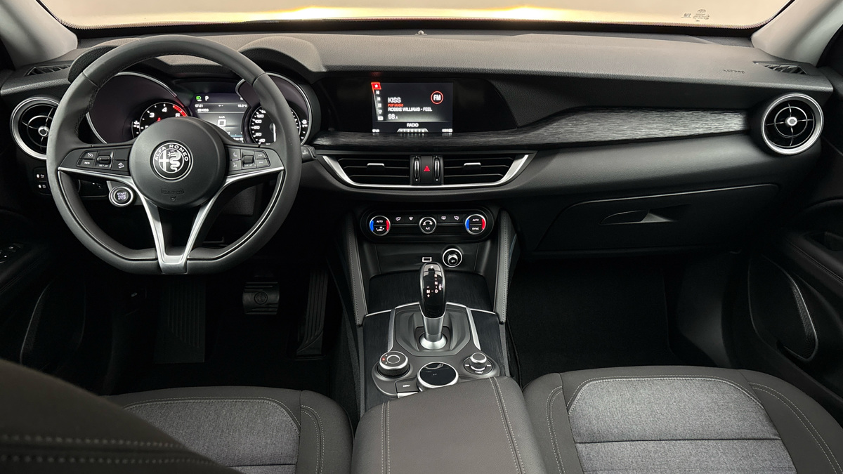 Alfa Romeo Stelvio - 8