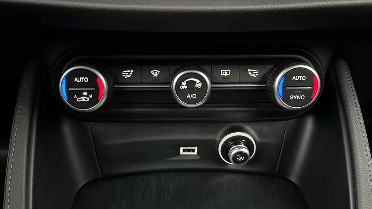 Alfa Romeo Stelvio - 13