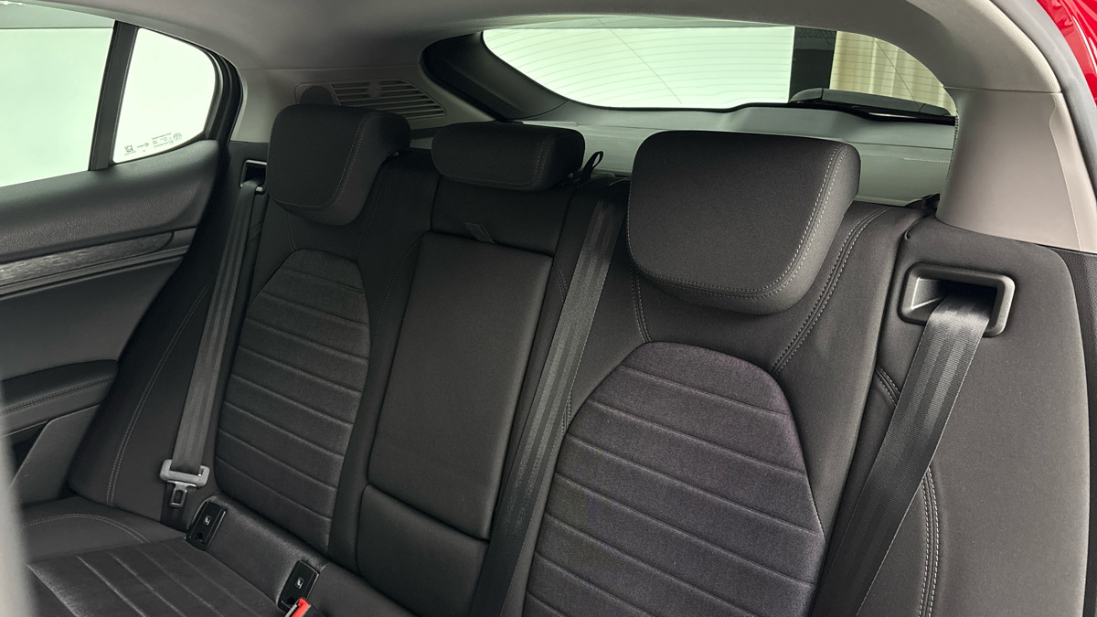 Alfa Romeo Stelvio - 16