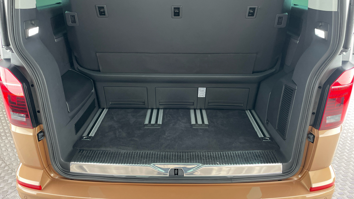 Volkswagen Multivan - 17