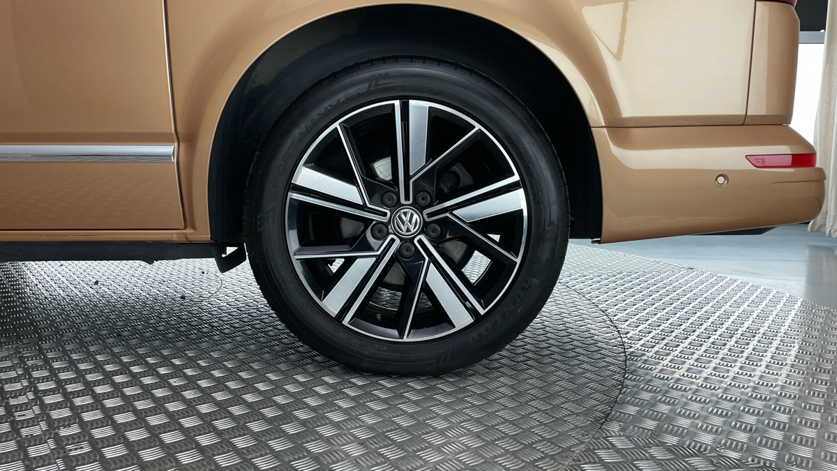 Volkswagen Multivan - 19