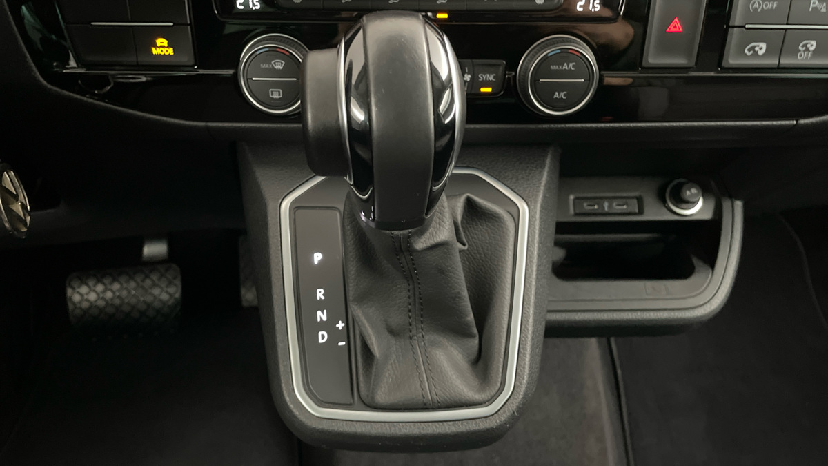 Volkswagen Multivan - 24