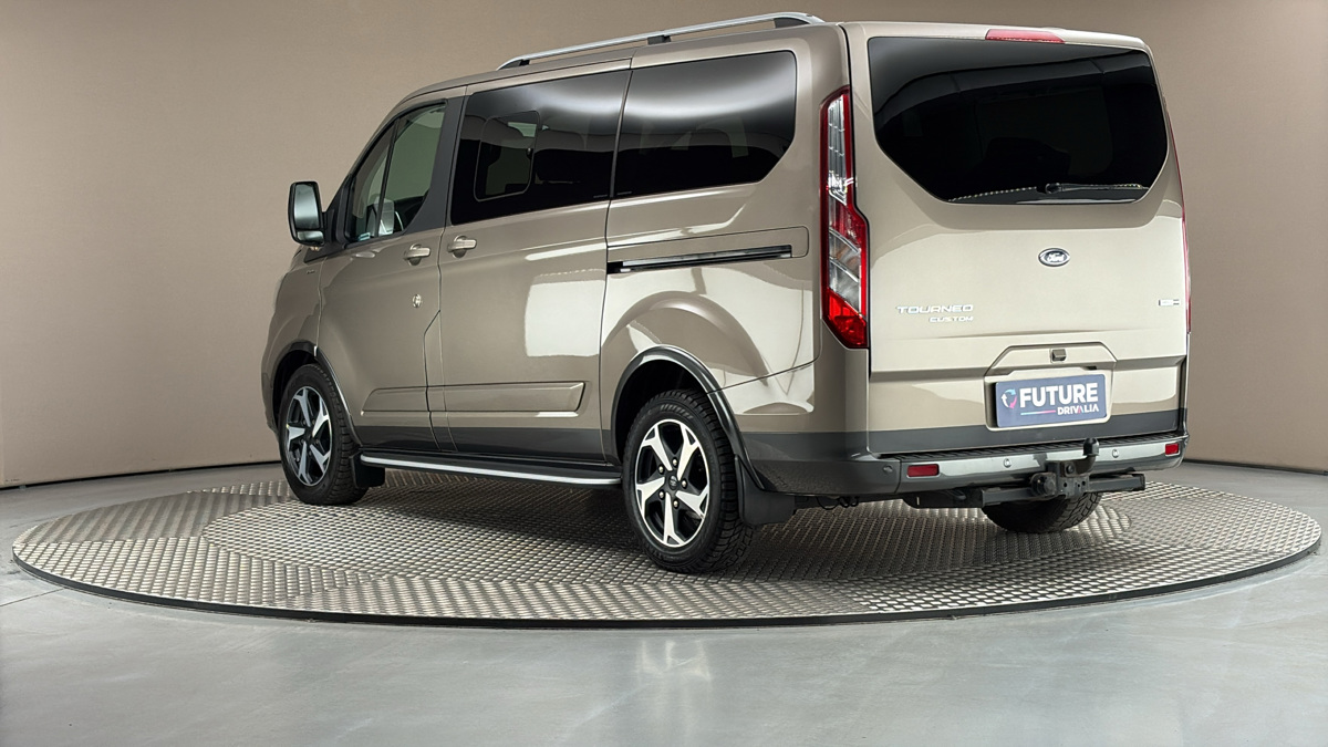 Ford Tourneo Custom - 2