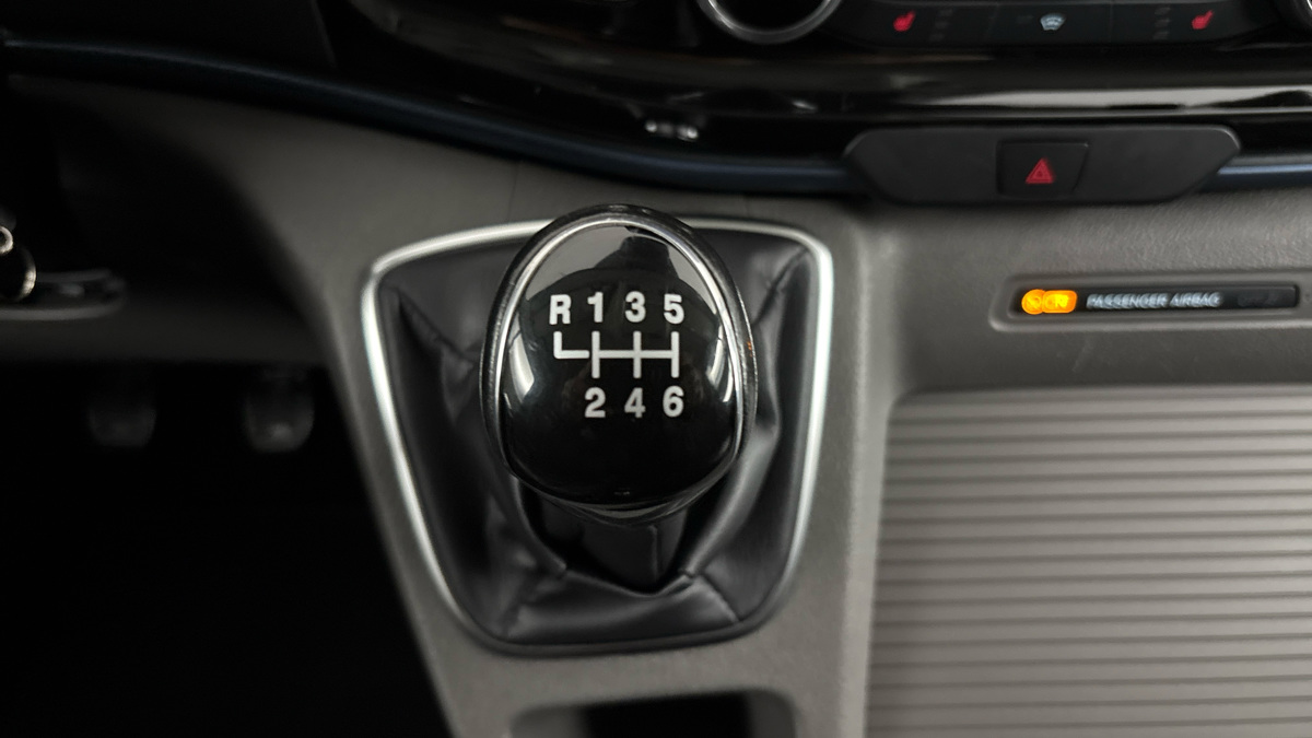 Ford Tourneo Custom - 23