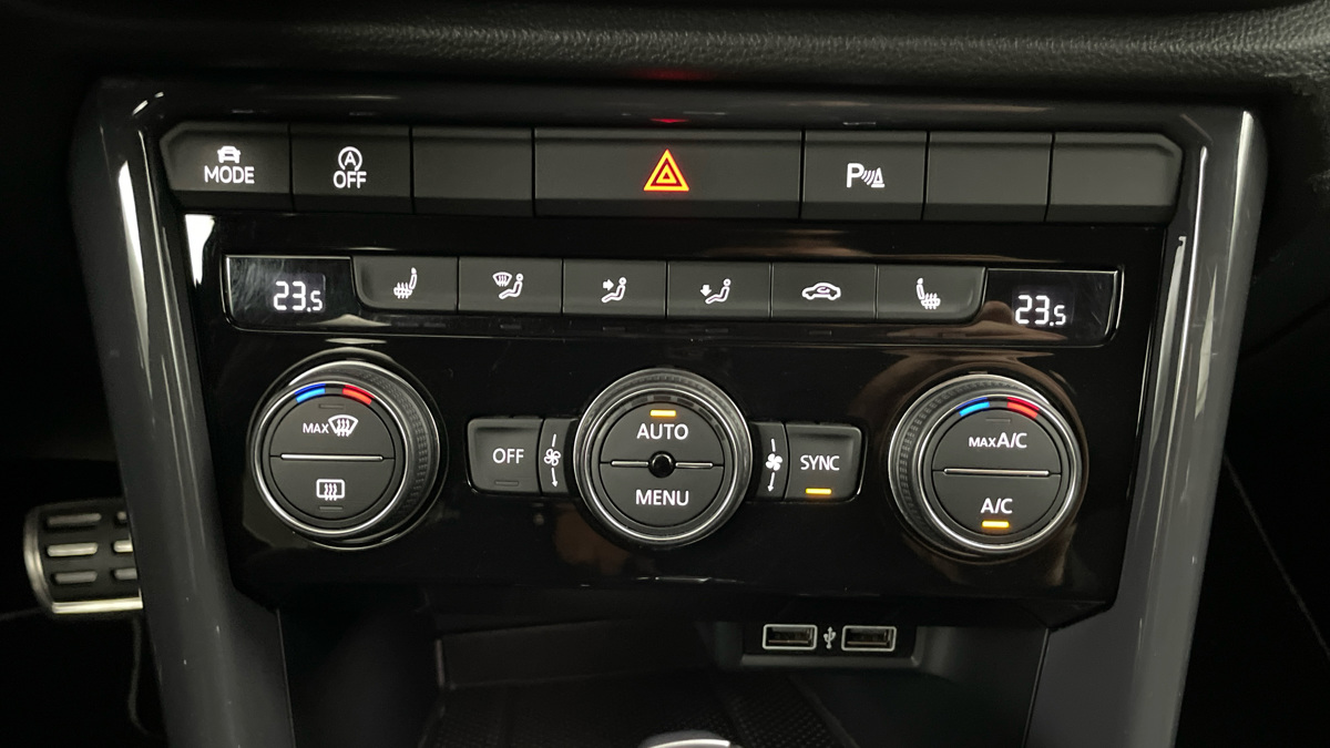 Volkswagen T-Roc - 13