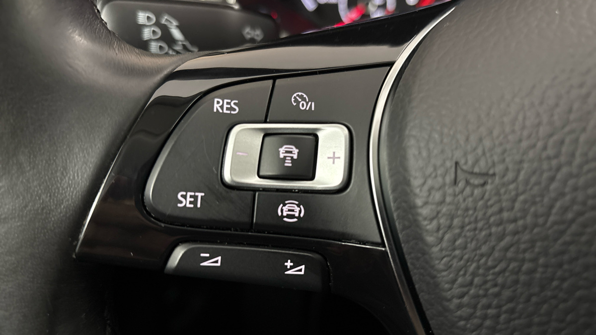 Volkswagen T-Roc - 14