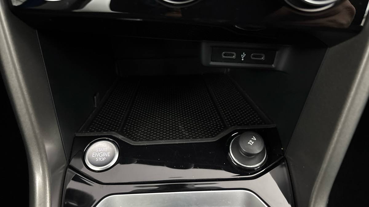 Volkswagen T-Roc - 23