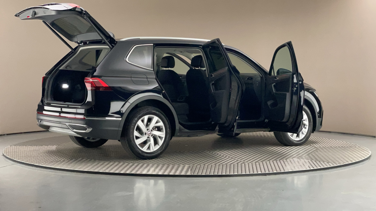 Volkswagen Tiguan Allspace - 6