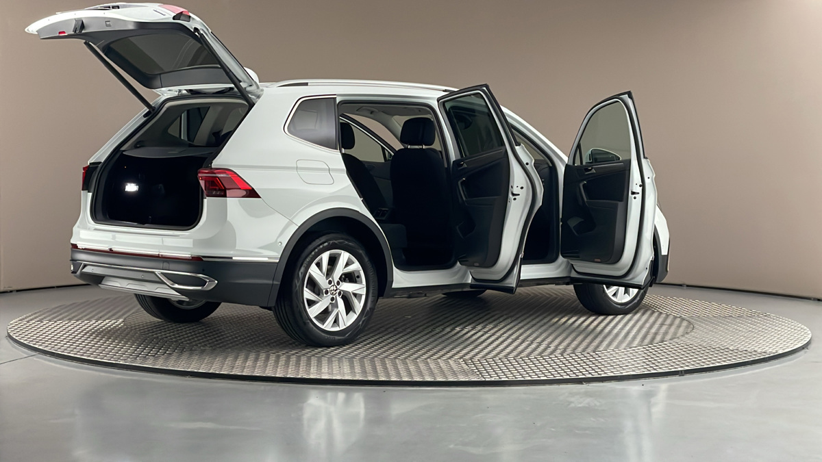 Volkswagen Tiguan Allspace - 6