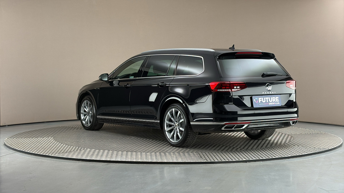 Volkswagen Passat - 2