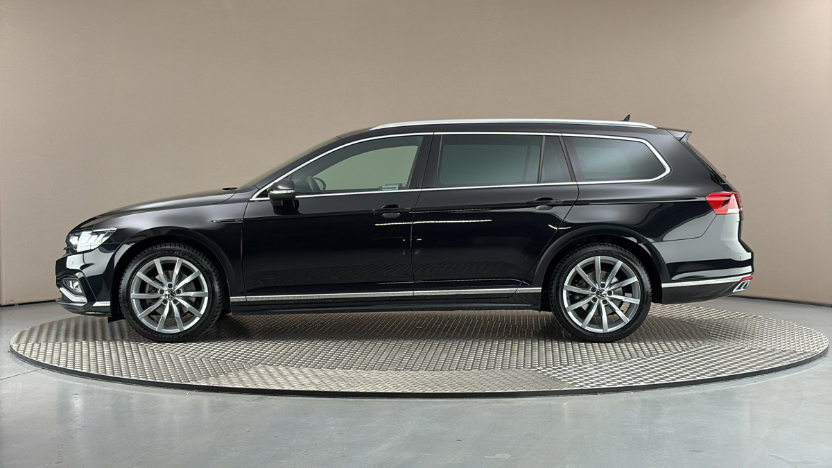 Volkswagen Passat - 4