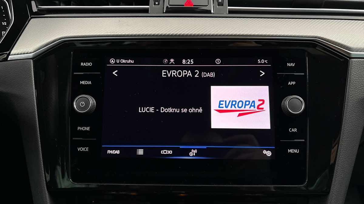 Volkswagen Passat - 11