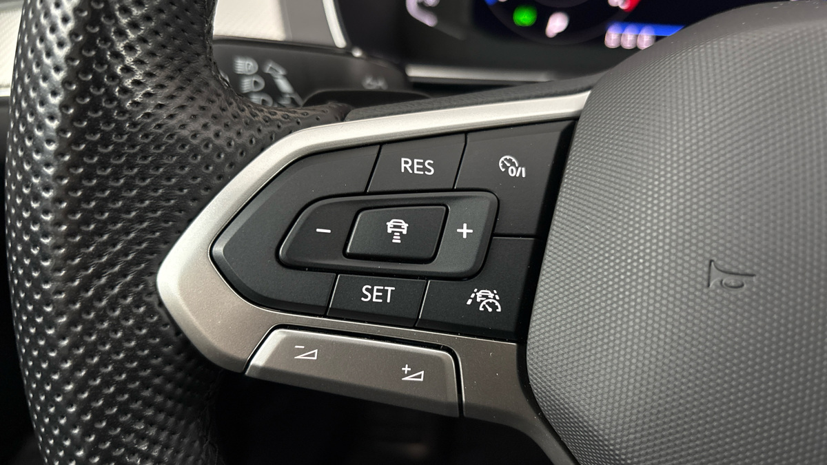 Volkswagen Passat - 14