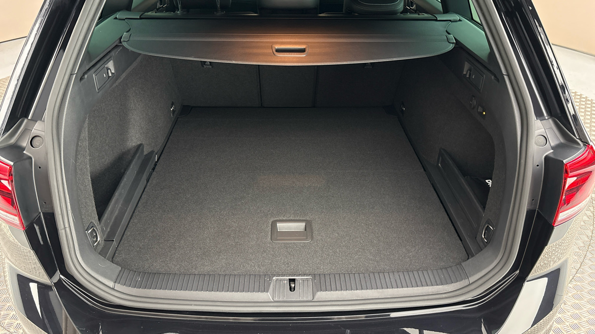 Volkswagen Passat - 17