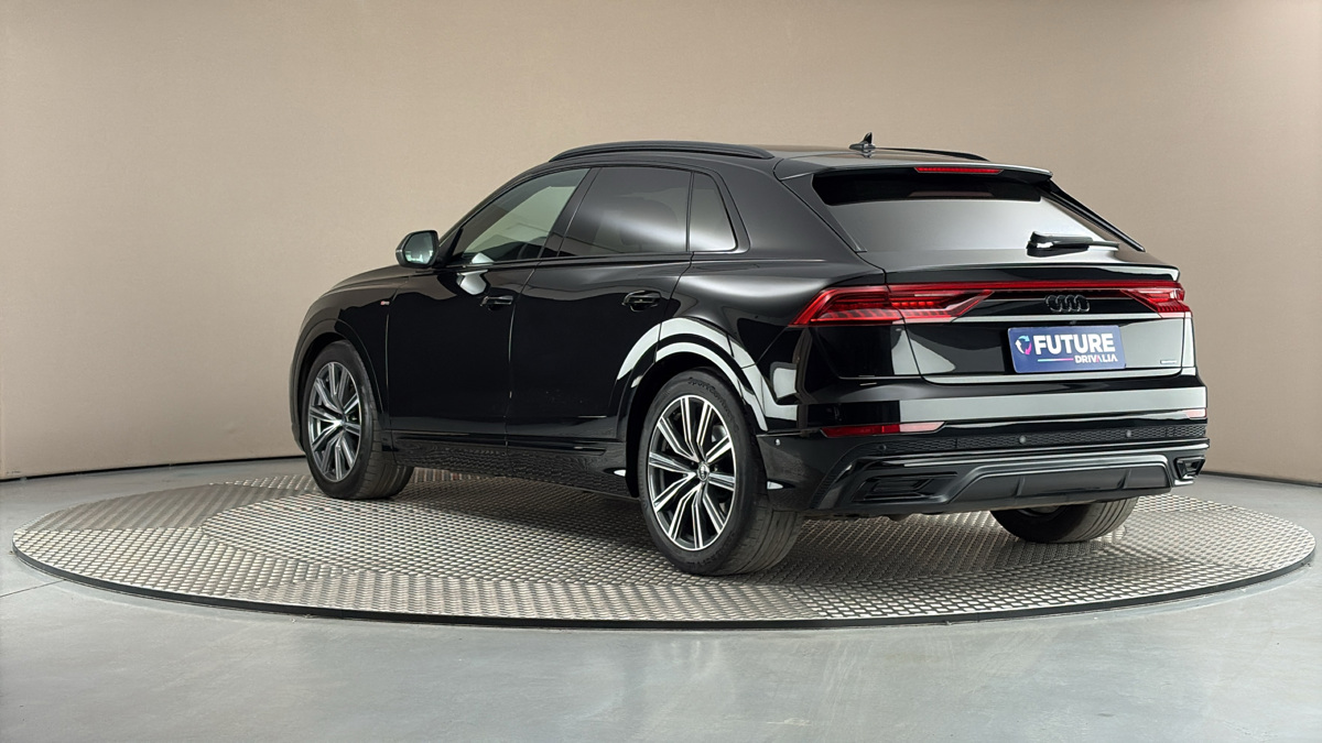 Audi Q8 - 2