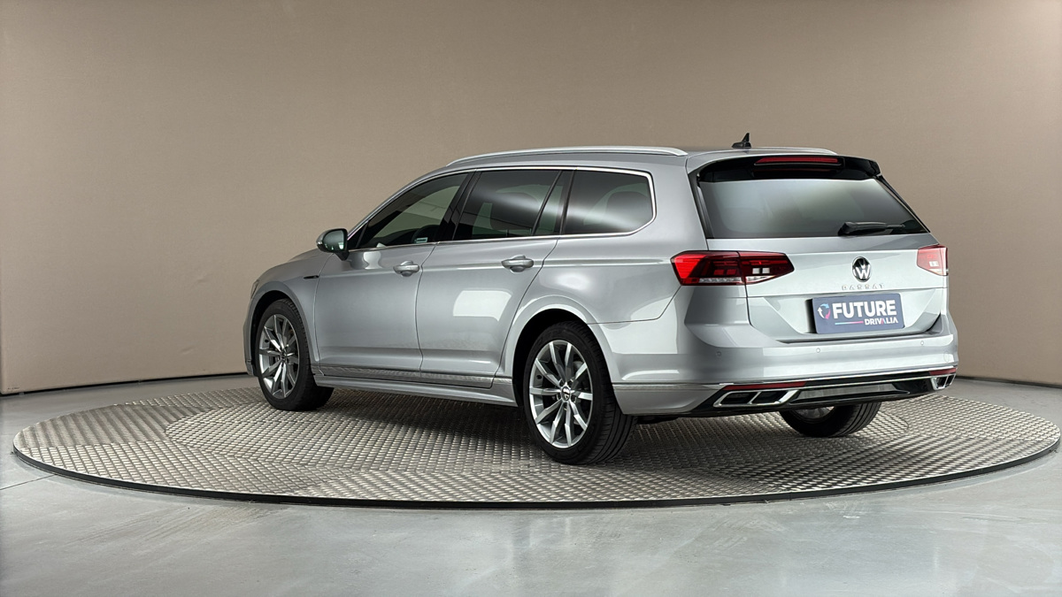 Volkswagen Passat - 2