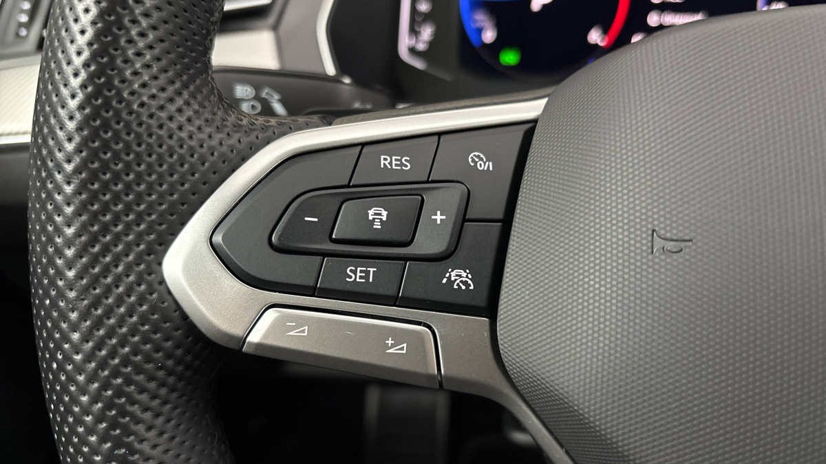 Volkswagen Passat - 14