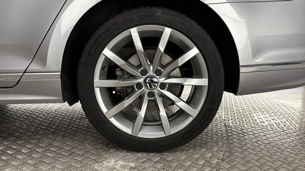 Volkswagen Passat - 19