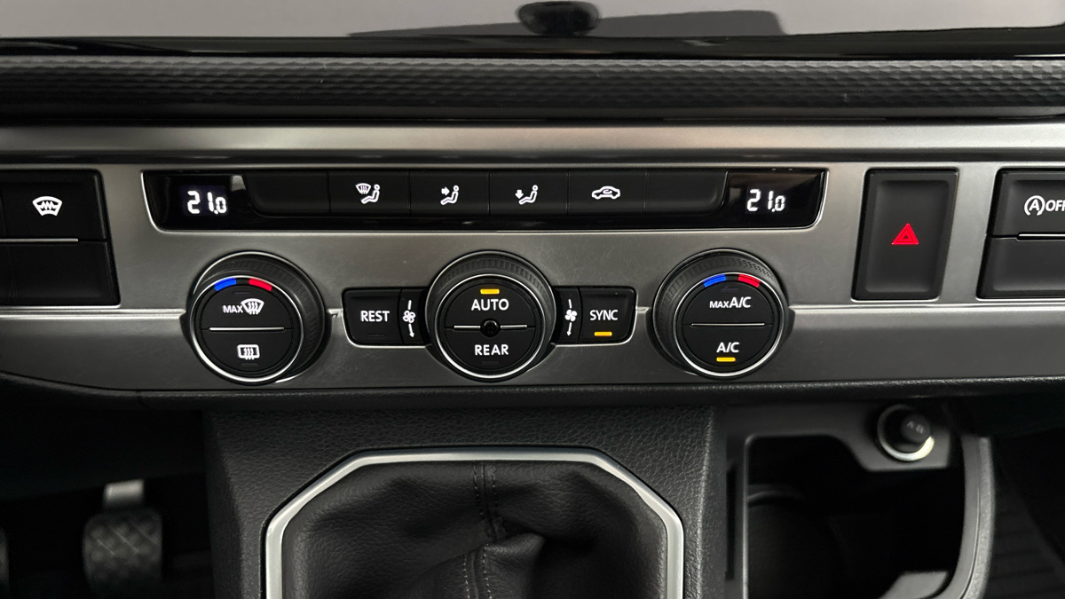 Volkswagen Multivan - 13