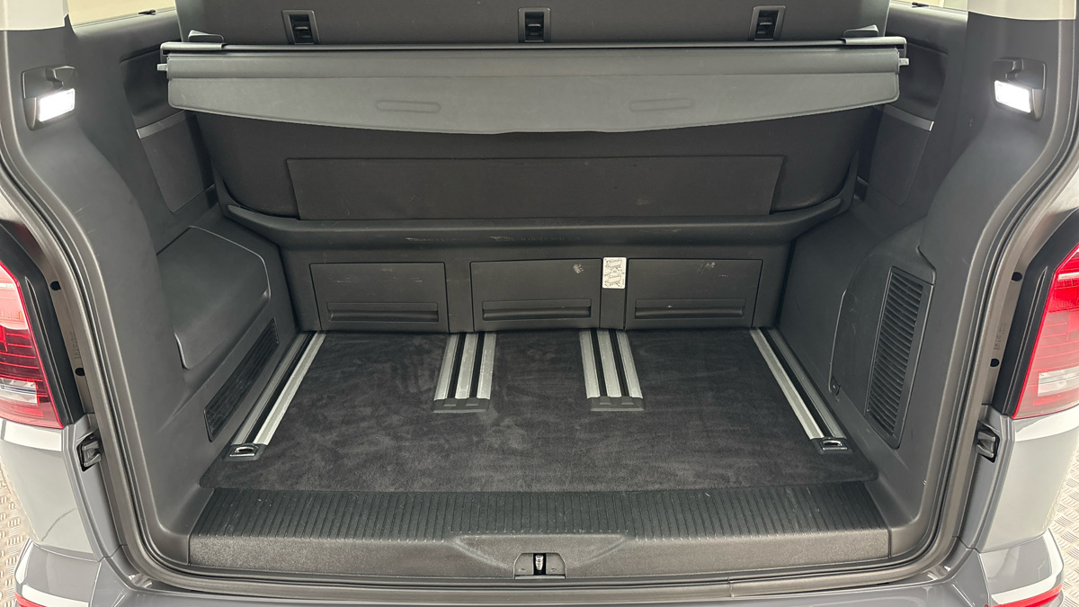 Volkswagen Multivan - 17